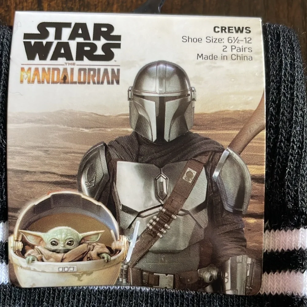 Star Wars Madalorian Crew Socks 5 Pair NWT Grogu Shoe Size 6.5-12 and Bandana